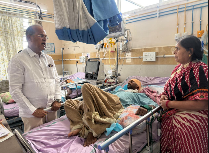 కష్టాల్లో ఉన్నవారికి అండగా.. ఆసుపత్రుల్లో బాధితులను పరామర్శించిన మాజీ ఎమ్మెల్యే చింతల రామచంద్రారెడ్డి!